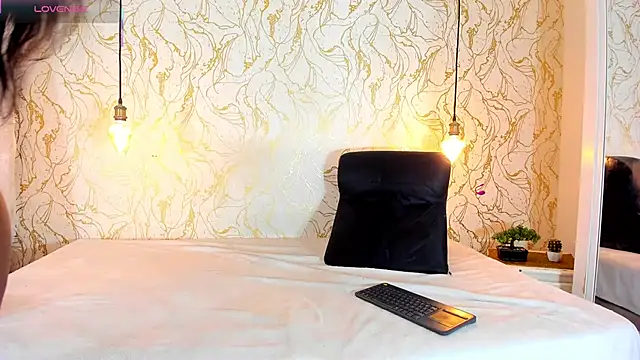 NATALIE PARKERR online show from October 2025 12:26:01 PM