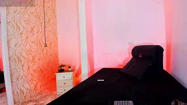 NATALIE PARKERR online show from October 2025 12:26:02 PM