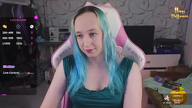 Snapshot of TheTrixy chatting on October 2025 09:08:02 AM TheTrixy online show from October 2025 09:08:02 AM