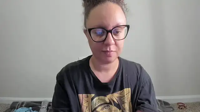 Snapshot of Paisleehaze chatting on October 2025 01:28:02 AM Paisleehaze online show from October 2025 01:28:02 AM