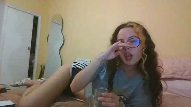 Snapshot of frikigyal chatting on January 2025 02:36:01 AM frikigyal online show from January 2025 02:36:01 AM