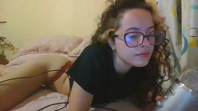 Snapshot of frikigyal chatting on February 2025 02:44:02 AM frikigyal online show from February 2025 02:44:02 AM