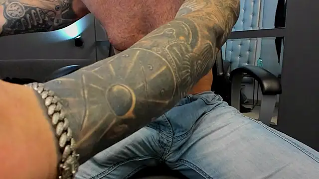 AronGrant online show from November 2025 10:52:02 AM