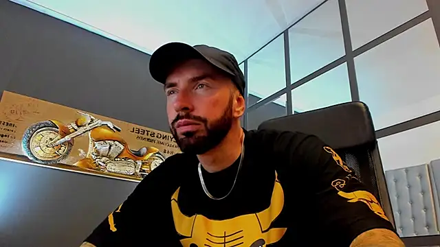 Snapshot of AronGrant chatting on June 2026 08:58:01 AM AronGrant online show from June 2026 08:58:01 AM
