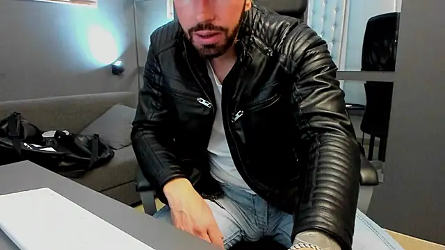 AronGrant online show from October 2025 08:48:01 AM