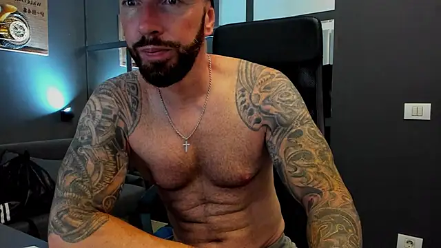 Snapshot of AronGrant chatting on July 2026 08:33:01 AM AronGrant online show from July 2026 08:33:01 AM
