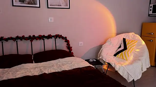 doll lol  online show from April 2026 06:36:02 PM