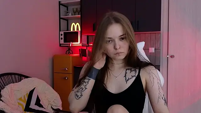 Snapshot of doll_lol_ chatting on November 2025 06:19:02 PM doll lol online show from November 2025 06:19:02 PM