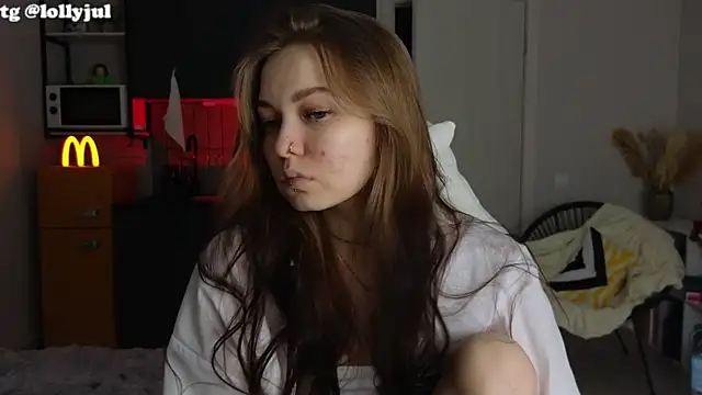 Snapshot of doll_lol_ chatting on October 2025 05:45:02 PM doll lol online show from October 2025 05:45:02 PM