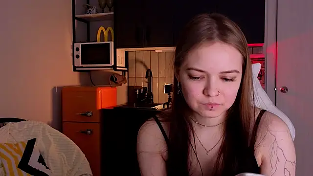 Snapshot of doll_lol_ chatting on December 2025 06:07:02 PM doll lol online show from December 2025 06:07:02 PM