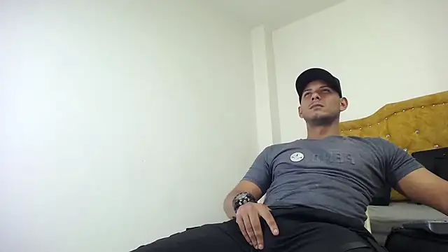 Chris Dick23 online show from June 2026 03:33:02 AM