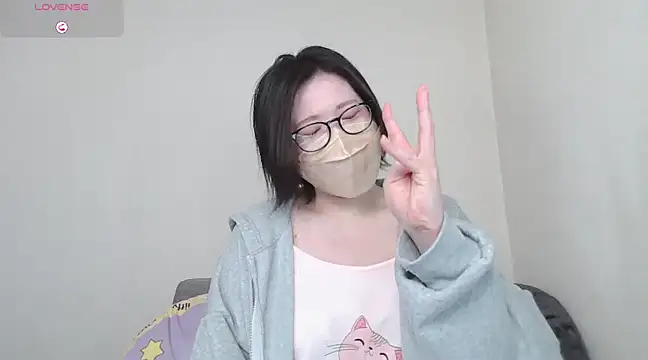 Snapshot of _NOA-chan_ chatting on March 2025 03:38:02 PM NOA-chan online show from March 2025 03:38:02 PM