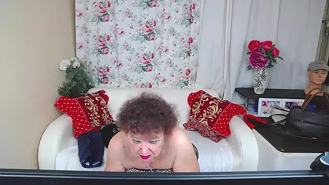 Snapshot of YourHotGranny chatting on July 2026 10:44:01 AM YourHotGranny online show from July 2026 10:44:01 AM