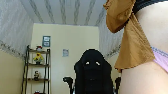 Nicole Ramires online show from December 2024 06:50:01 PM