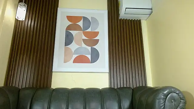 Nicole Ramires online show from October 2025 03:46:01 PM