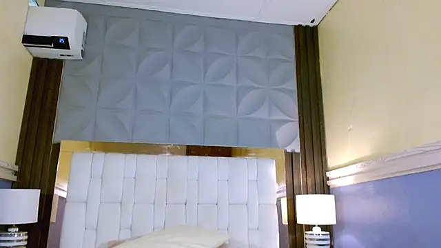 Nicole Ramires online show from February 2026 02:58:01 PM