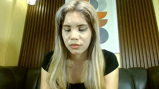 Nicole Ramires online show from April 2026 04:20:02 PM