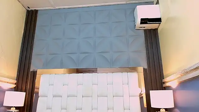 Nicole Ramires online show from October 2025 04:06:02 PM