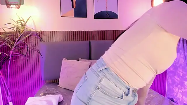 NicolleeEvanss online show from September 2025 12:45:01 PM