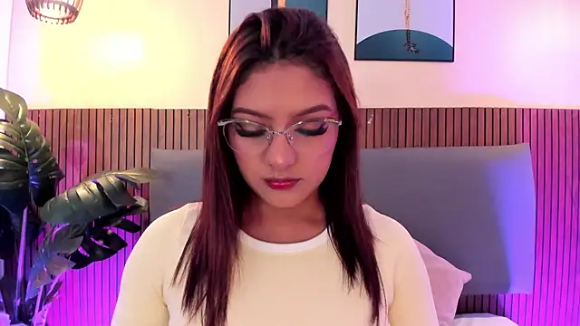 NicolleeEvanss online show from May 2026 11:04:02 AM