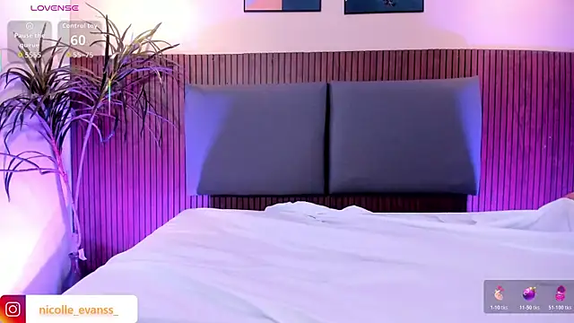 NicolleeEvanss online show from February 2026 12:49:02 PM