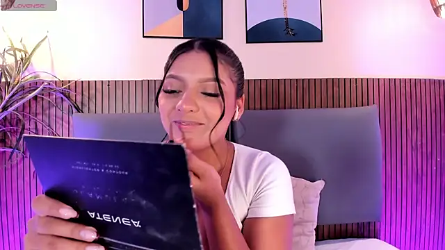 NicolleeEvanss online show from October 2025 12:28:01 PM