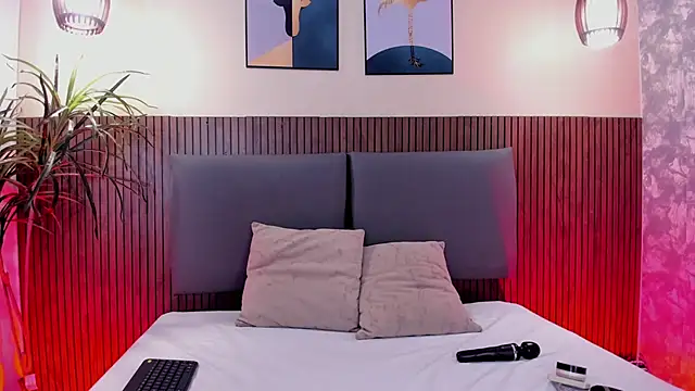 NicolleeEvanss online show from November 2025 12:31:01 PM