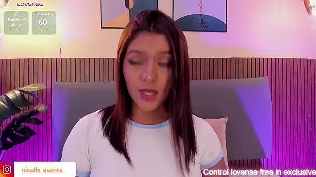 Snapshot of NicolleeEvanss chatting on April 2026 11:14:02 AM NicolleeEvanss online show from April 2026 11:14:02 AM