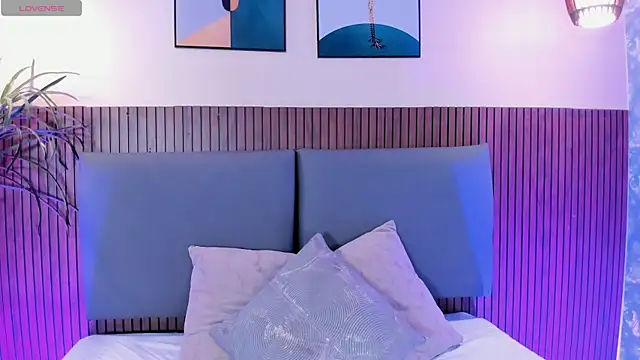 NicolleeEvanss online show from November 2025 12:30:01 PM