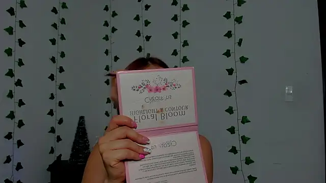 Miaa Garcia online show from December 2025 10:01:02 PM