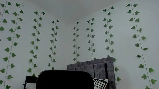 Miaa Garcia online show from April 2026 10:43:02 PM