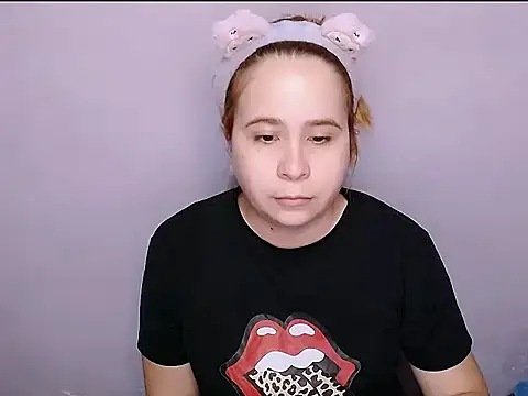 SubLayla01 online show from June 2026 06:07:02 PM