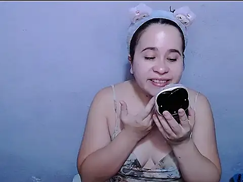 SubLayla01 online show from May 2026 05:51:01 PM