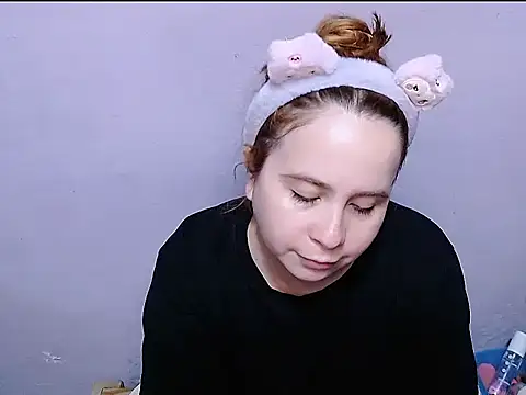 SubLayla01 online show from May 2026 06:25:02 PM