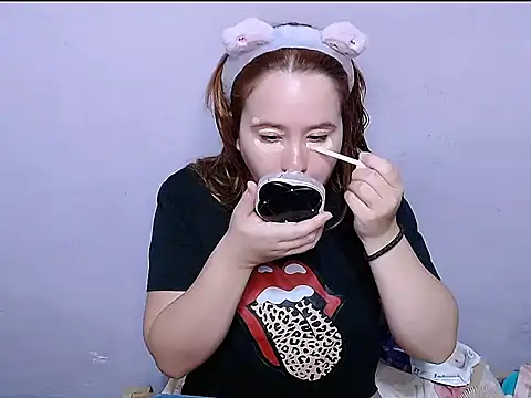SubLayla01 online show from May 2026 06:24:02 PM