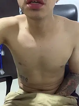 Snapshot of JovenDesobediente chatting on October 2025 06:22:01 AM JovenDesobediente online show from October 2025 06:22:01 AM