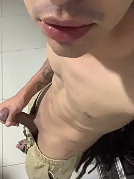 Snapshot of JovenDesobediente chatting on September 2025 04:56:01 AM JovenDesobediente online show from September 2025 04:56:01 AM