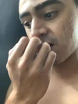 Snapshot of JovenDesobediente chatting on October 2025 01:05:01 AM JovenDesobediente online show from October 2025 01:05:01 AM