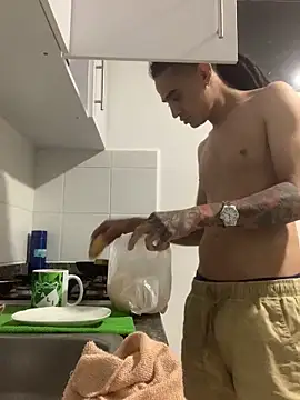 Snapshot of JovenDesobediente chatting on October 2025 05:20:02 AM JovenDesobediente online show from October 2025 05:20:02 AM