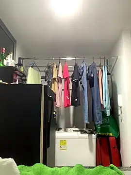 Snapshot of JovenDesobediente chatting on October 2025 03:29:02 AM JovenDesobediente online show from October 2025 03:29:02 AM