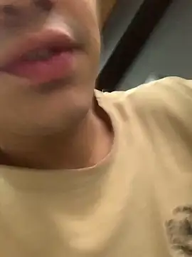 Snapshot of JovenDesobediente chatting on October 2025 09:15:02 PM JovenDesobediente online show from October 2025 09:15:02 PM