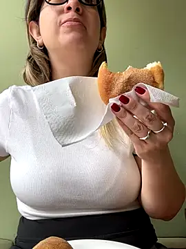 amooraaamoon online show from October 2025 01:30:01 PM