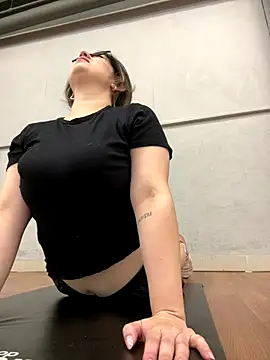 amooraaamoon online show from January 2026 01:28:02 PM