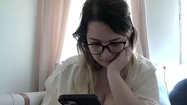 Snapshot of amooraaamoon chatting on October 2025 01:01:01 PM amooraaamoon online show from October 2025 01:01:01 PM