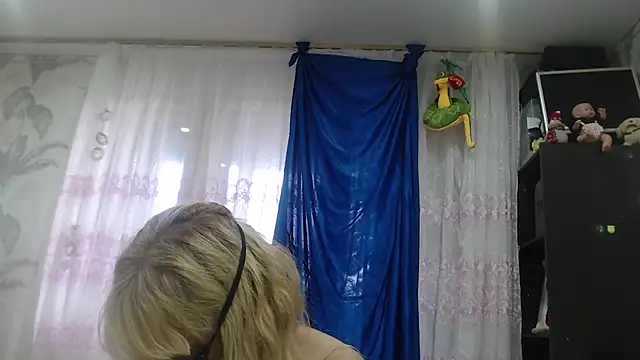 CamDiva113 online show from September 2025 12:11:02 PM