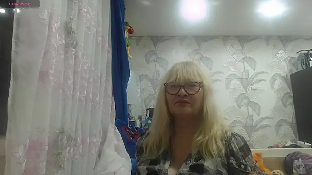 CamDiva113 online show from December 2025 02:43:02 AM