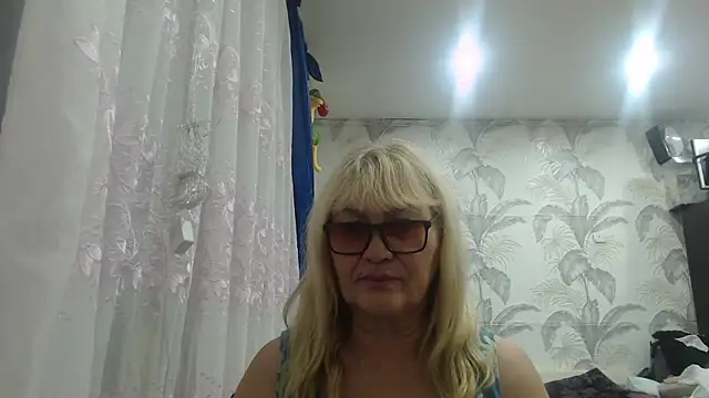 CamDiva113 online show from October 2025 12:18:02 AM