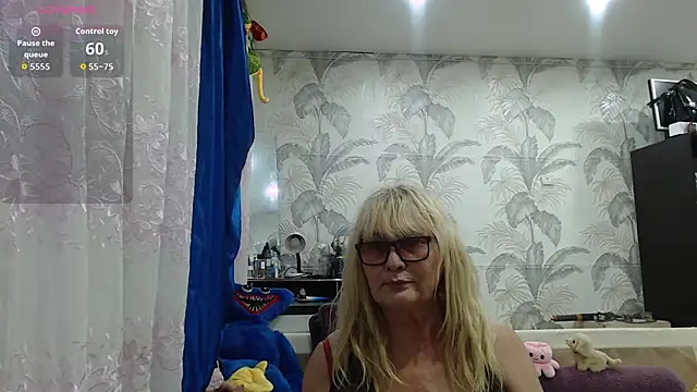 CamDiva113 online show from November 2025 02:11:01 PM