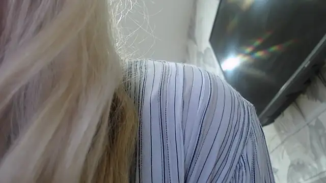 CamDiva113 online show from October 2025 10:15:01 AM