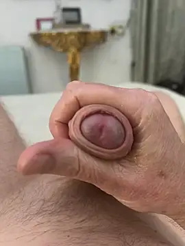 Snapshot of les-machines@xh chatting on December 2025 04:01:01 AM les-machinesxh online show from December 2025 04:01:01 AM